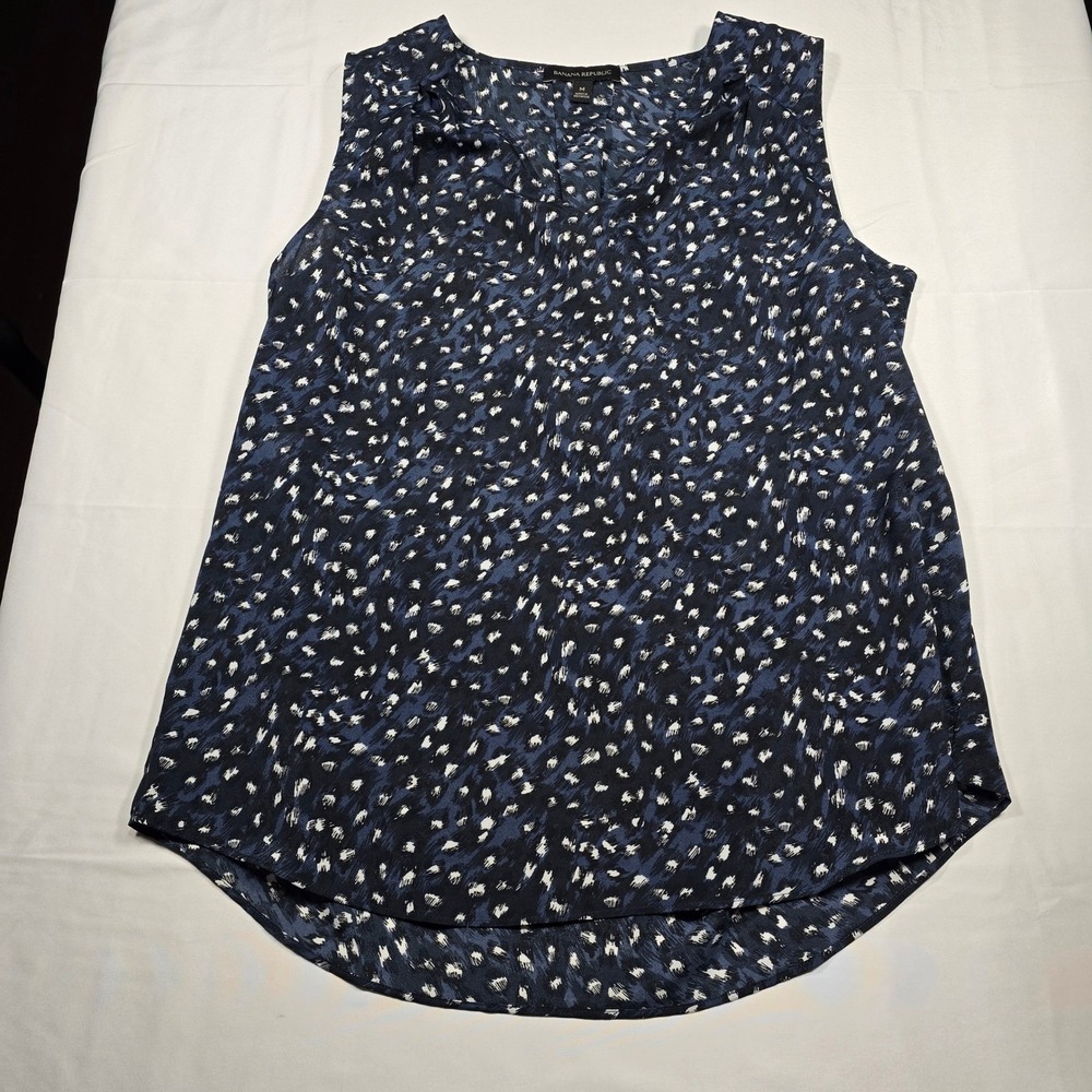 Banana Republic Women's M Abstract V-Neck Blouse Career Quiet Luxury